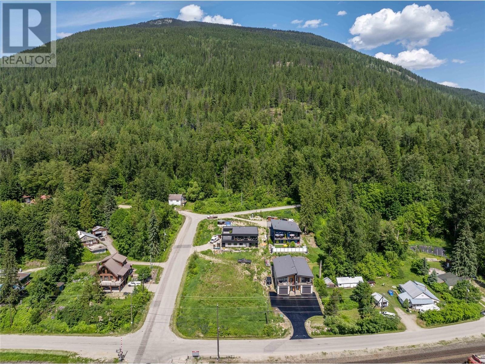 98 Track Street, Revelstoke