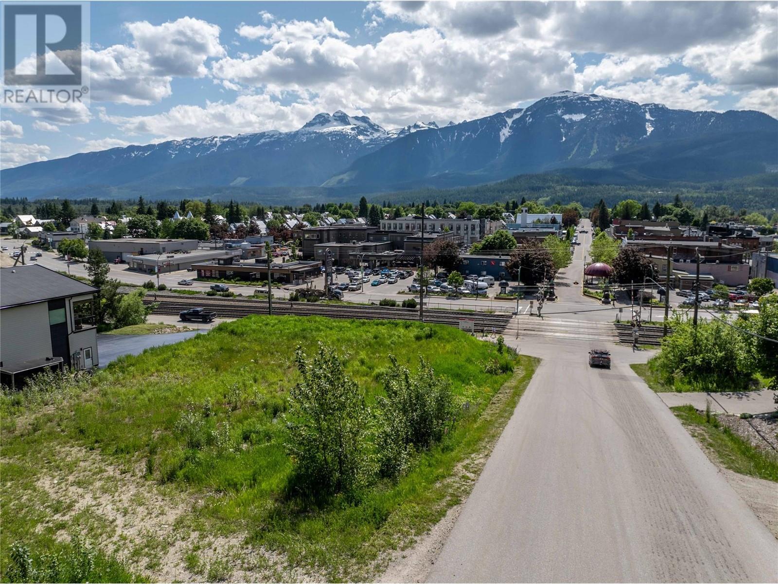 98 Track Street, Revelstoke