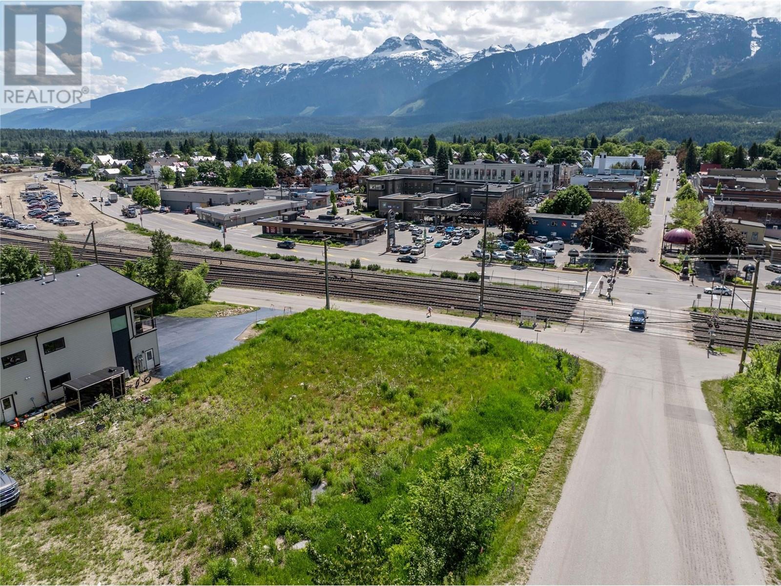 98 Track Street, Revelstoke