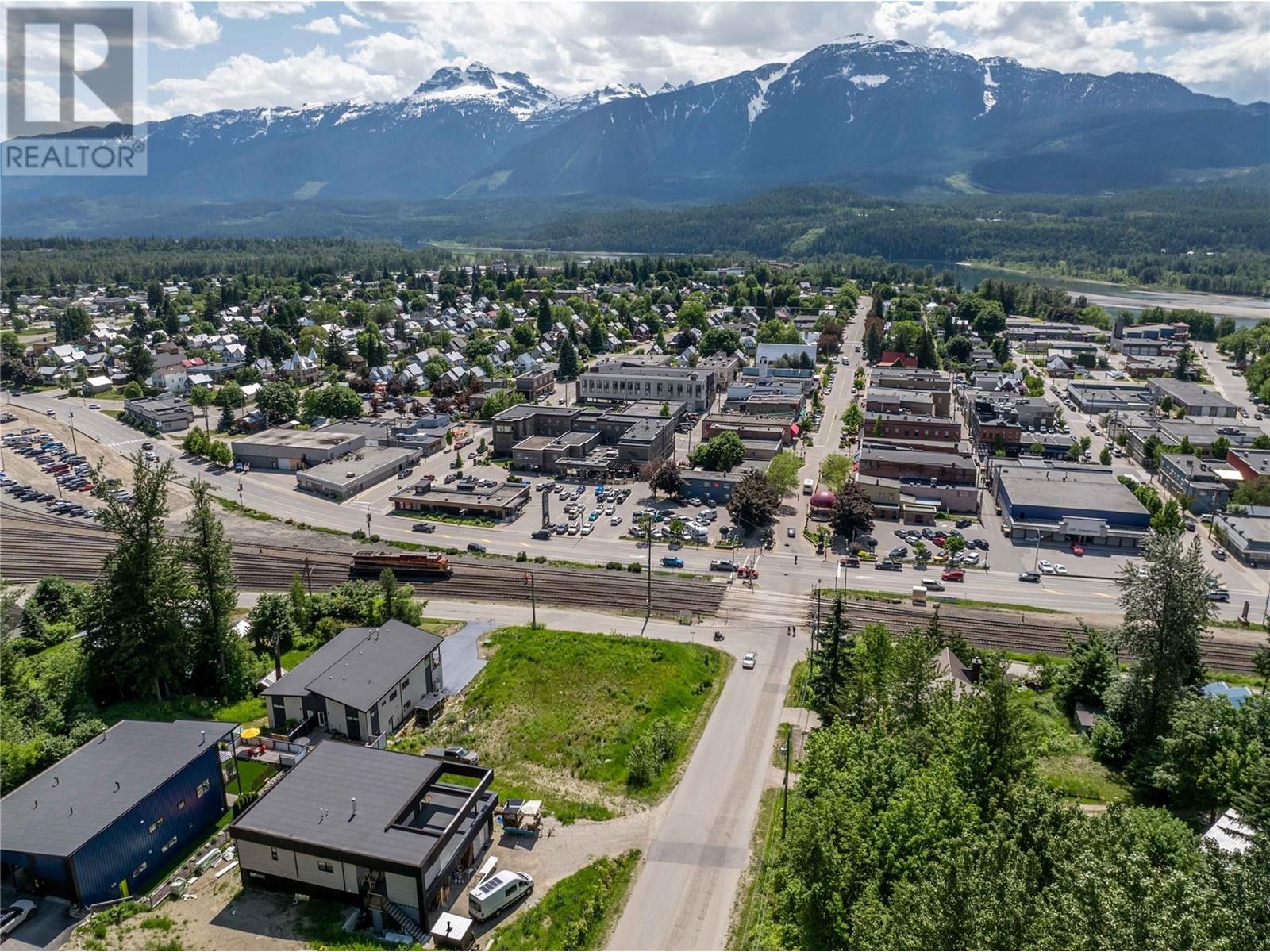 98 Track Street, Revelstoke