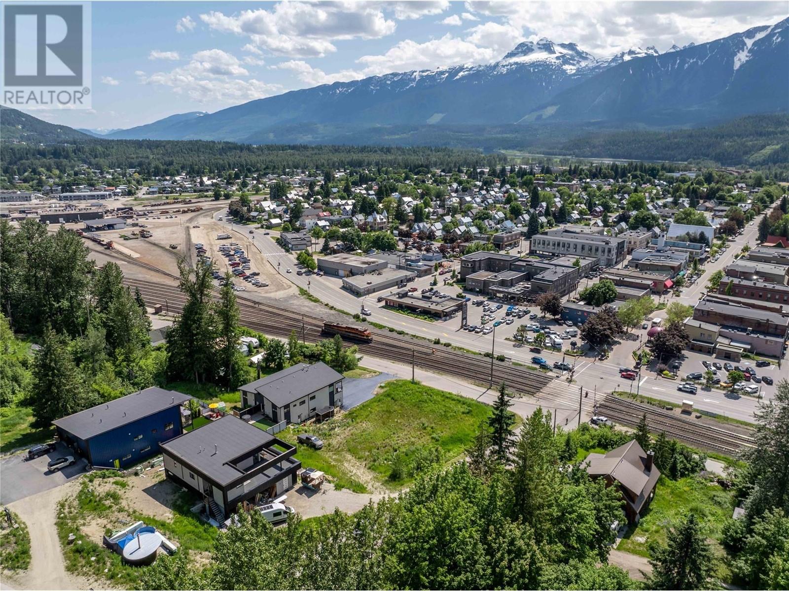 98 Track Street, Revelstoke