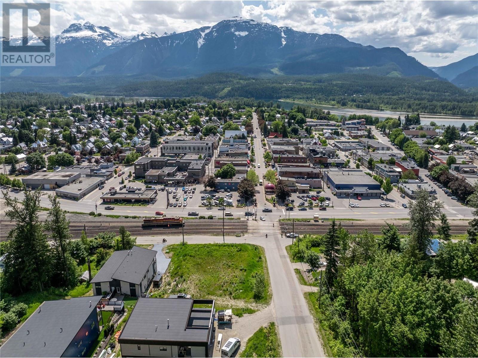 98 Track Street, Revelstoke