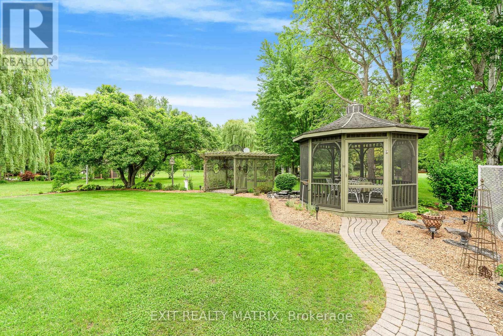 Photo 10 of 882 Du Castor Road, The Nation ON