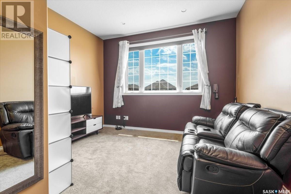 Single Family House 2 Level for Sale in  Lepine ROAD E Regina 