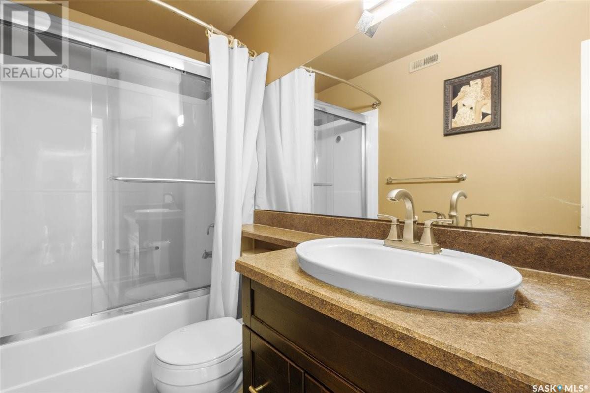 Single Family House 2 Level for Sale in  Lepine ROAD E Regina 