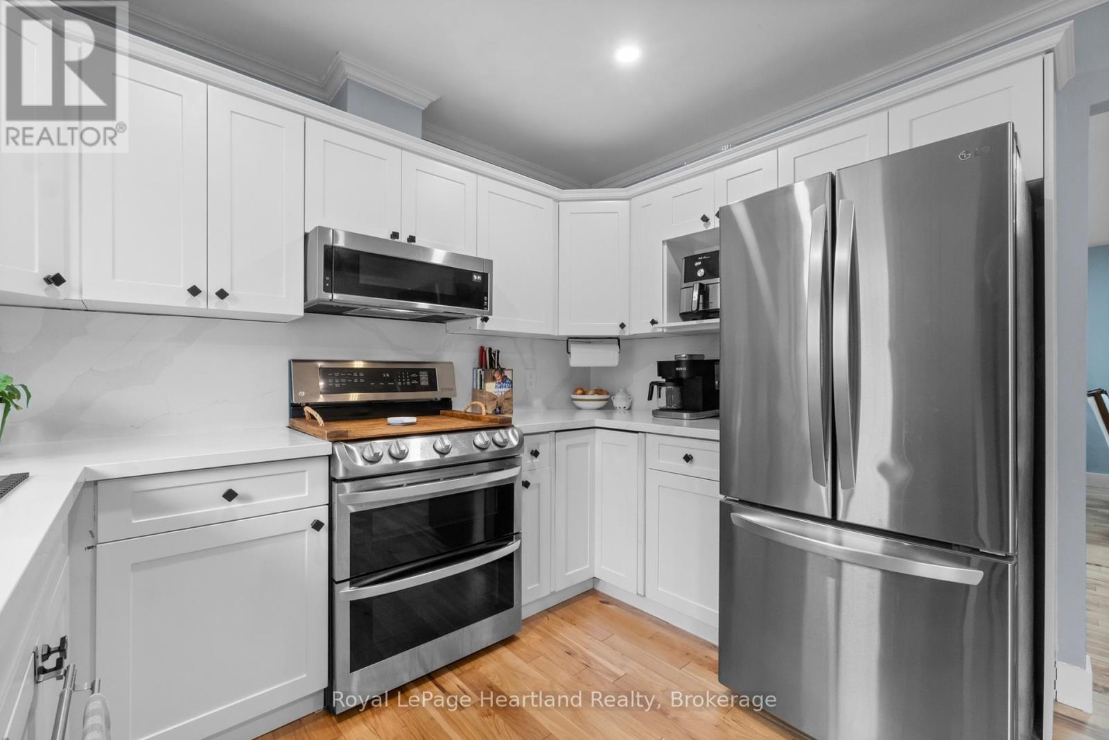 Photo 2 of 9 Parkhaven Crescent, St Marys ON