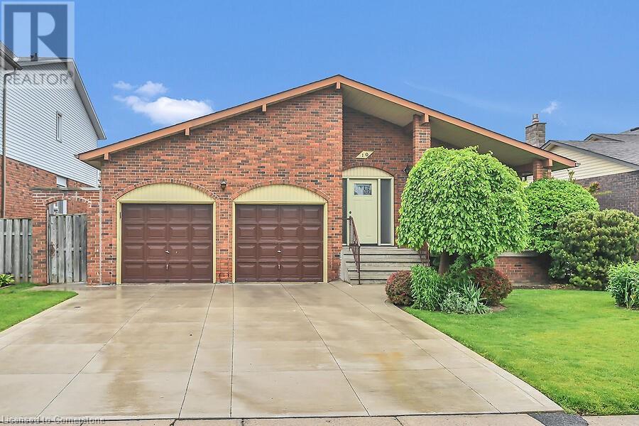 Photo 1 of 10 Peacock Place, Hamilton ON