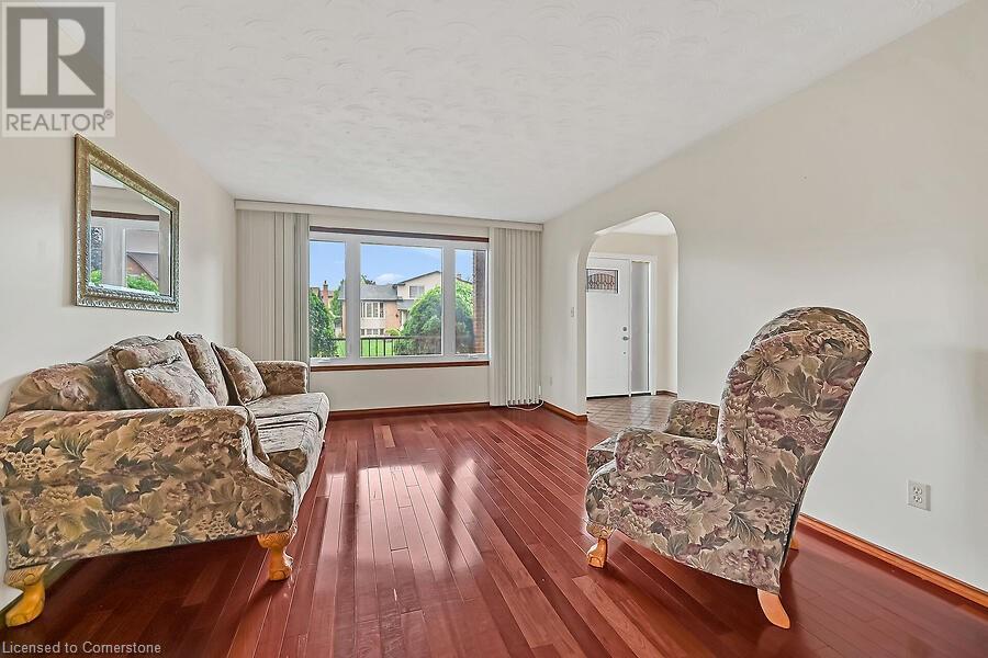 Photo 11 of 10 Peacock Place, Hamilton ON