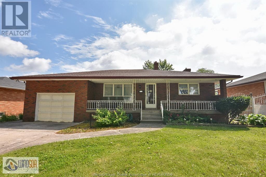 Photo 3 of 1464 Roxborough, Windsor ON