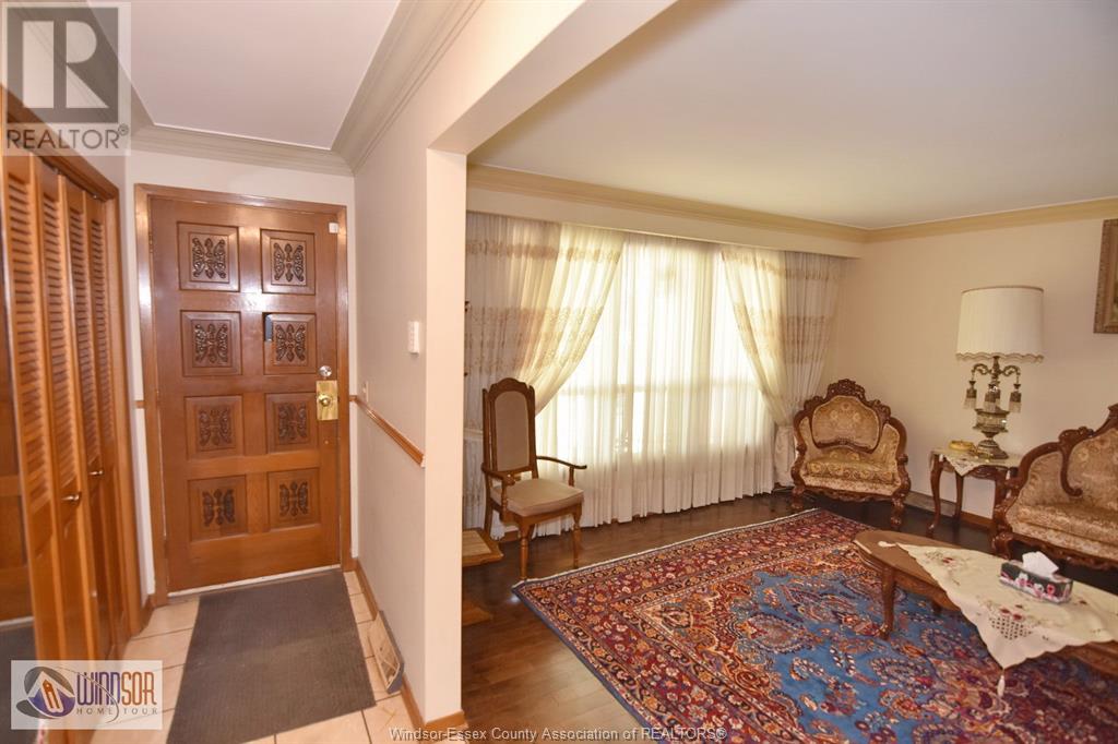 Photo 6 of 1464 Roxborough, Windsor ON