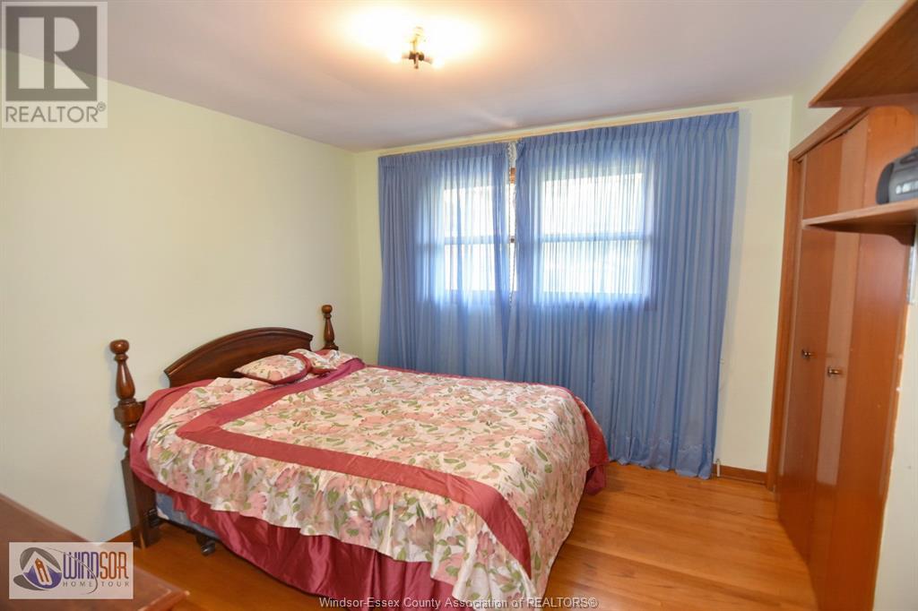 Photo 17 of 1464 Roxborough, Windsor ON
