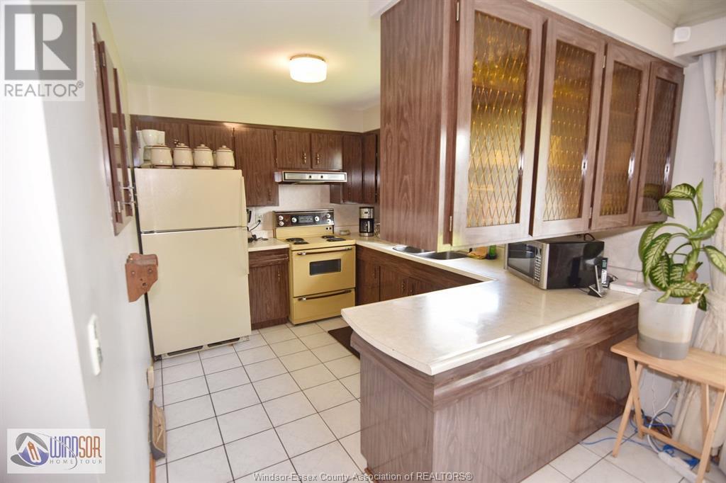 Photo 13 of 1464 Roxborough, Windsor ON