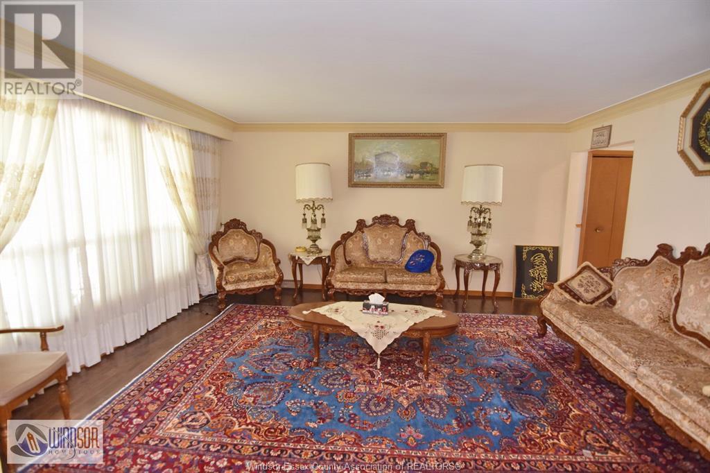Photo 7 of 1464 Roxborough, Windsor ON