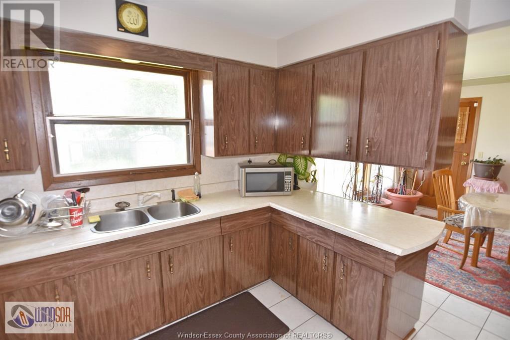 Photo 14 of 1464 Roxborough, Windsor ON