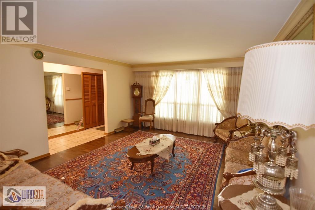 Photo 9 of 1464 Roxborough, Windsor ON