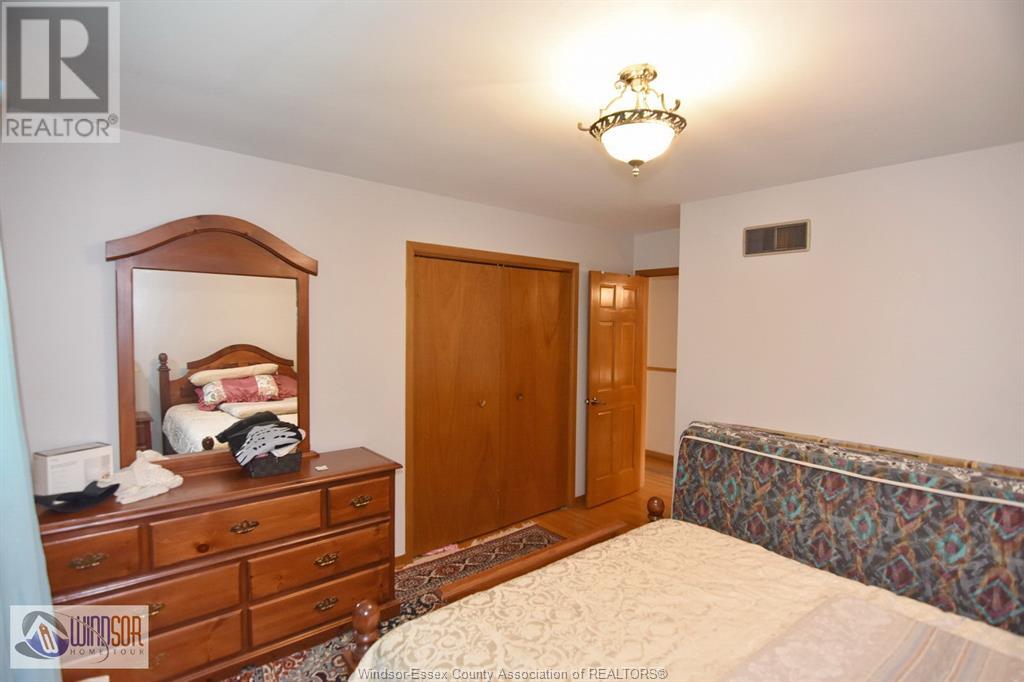 Photo 23 of 1464 Roxborough, Windsor ON