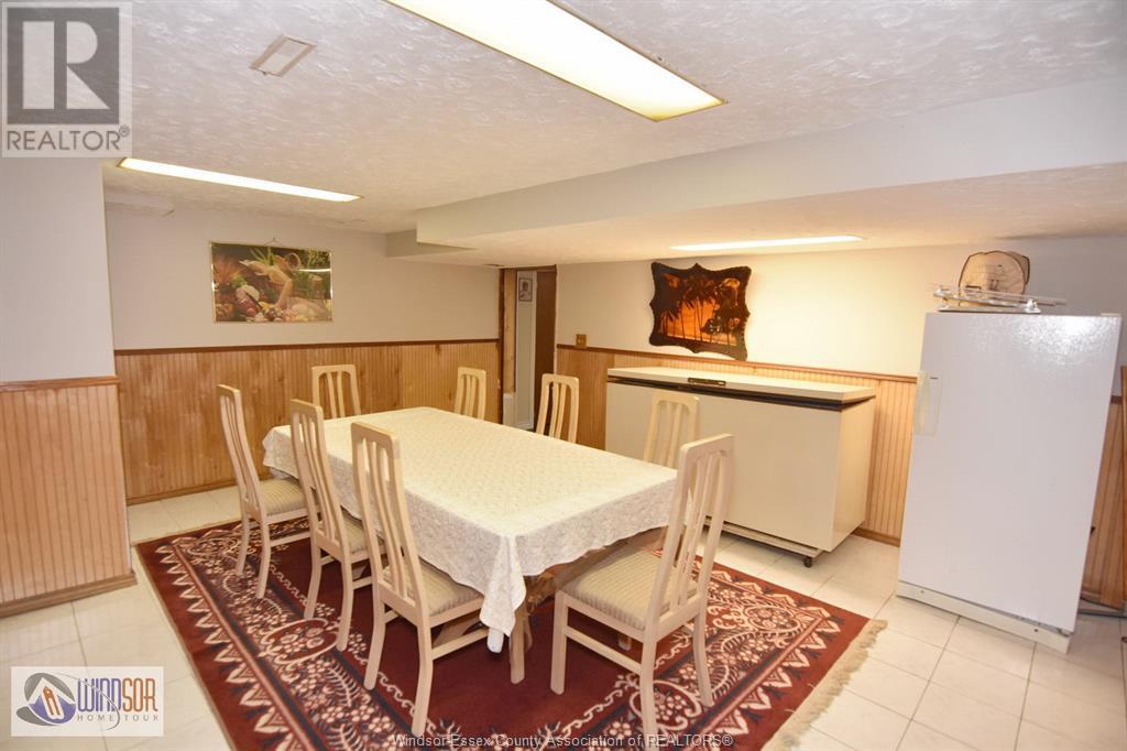 Photo 33 of 1464 Roxborough, Windsor ON