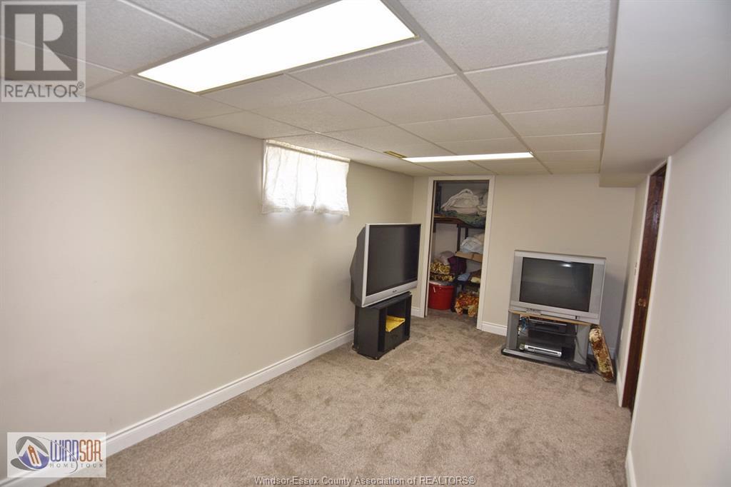 Photo 30 of 1464 Roxborough, Windsor ON