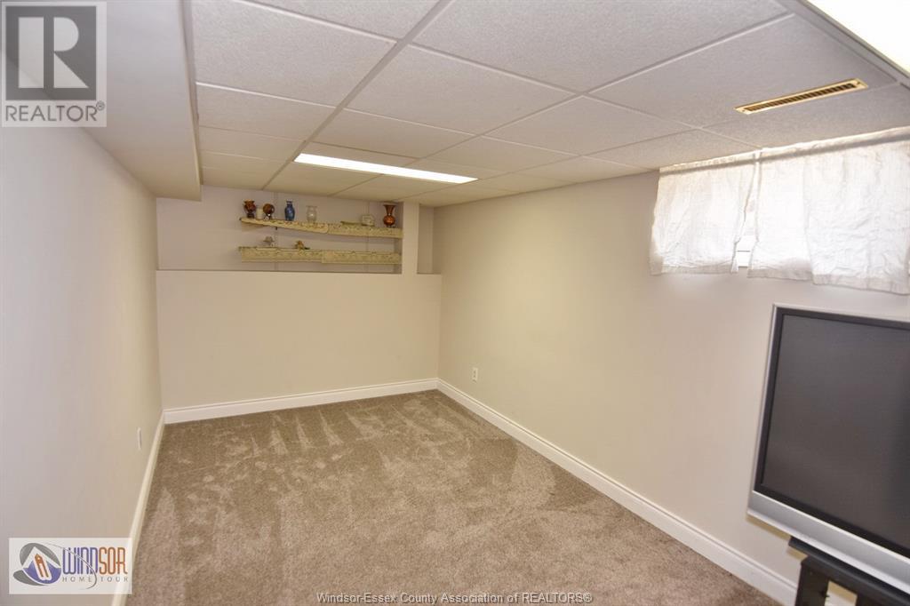 Photo 29 of 1464 Roxborough, Windsor ON