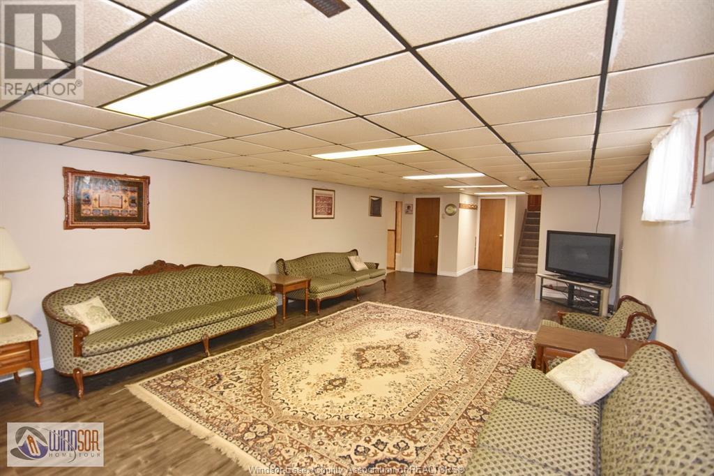 Photo 27 of 1464 Roxborough, Windsor ON