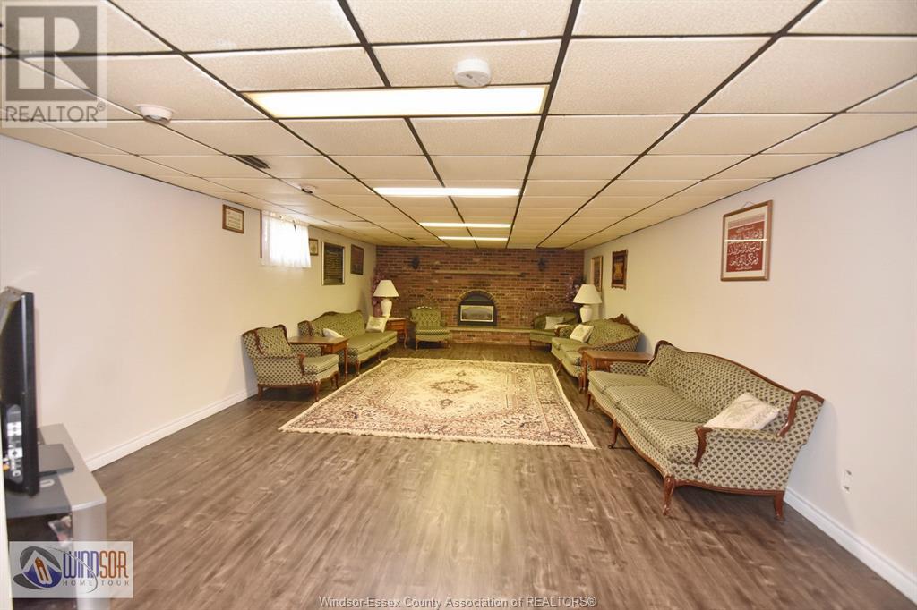 Photo 24 of 1464 Roxborough, Windsor ON