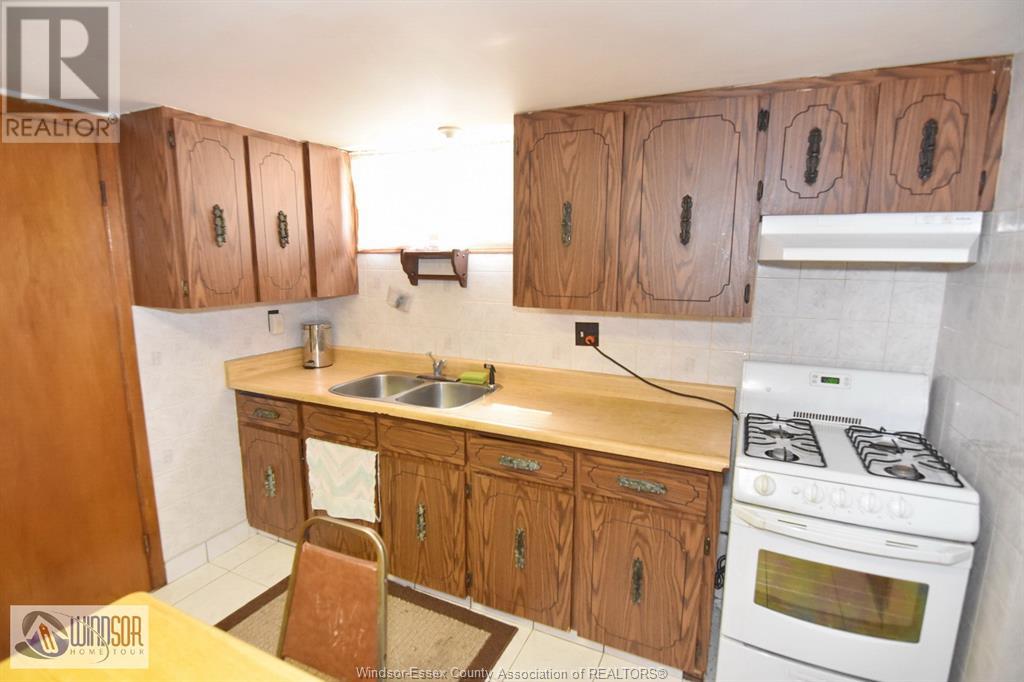 Photo 36 of 1464 Roxborough, Windsor ON