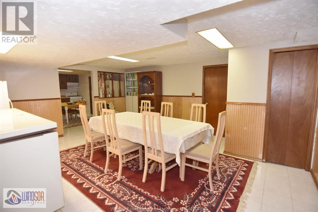Photo 32 of 1464 Roxborough, Windsor ON