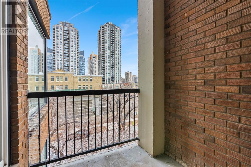 Single Family House Multi-level for Sale in    Avenue SW Beltline Calgary 