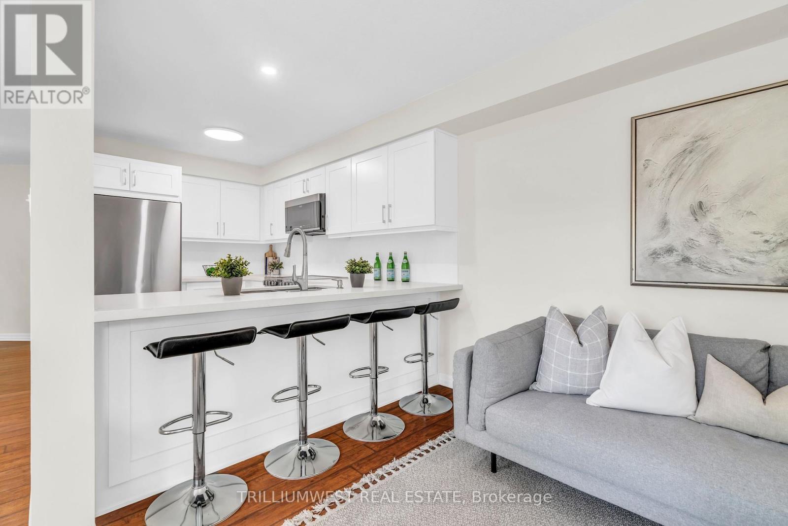 Photo 16 of 35 105 Pinnacle Drive, Kitchener ON