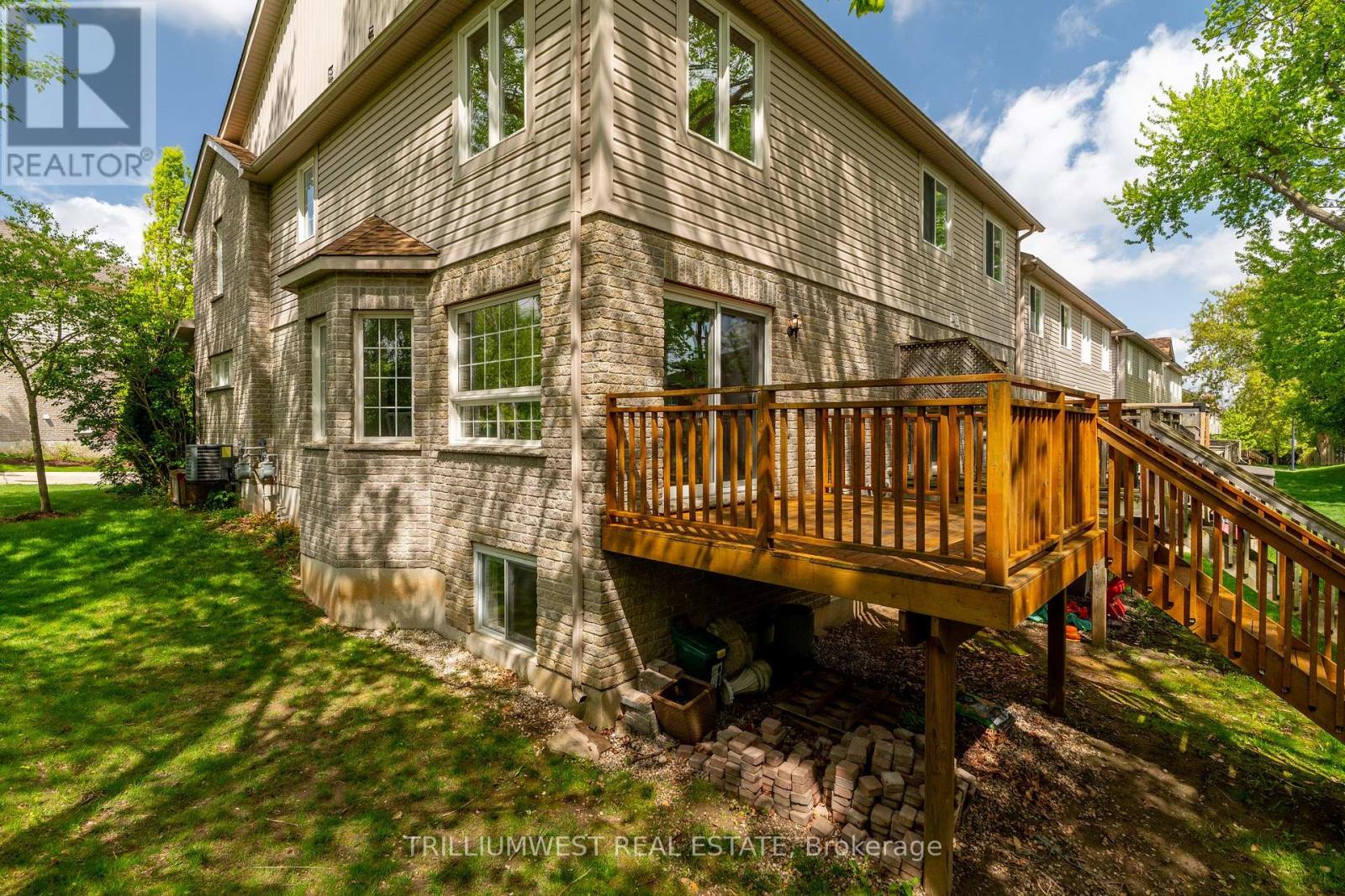 Photo 36 of 35 105 Pinnacle Drive, Kitchener ON