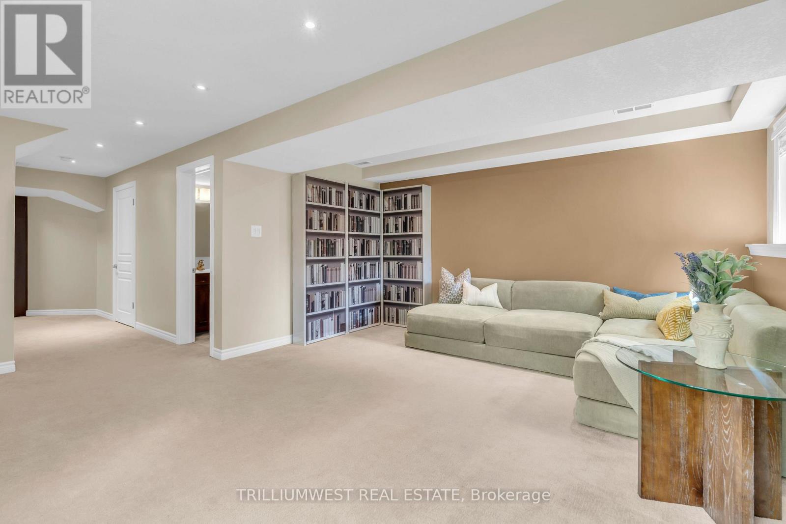 Photo 32 of 35 105 Pinnacle Drive, Kitchener ON