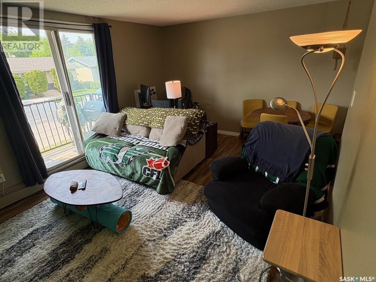 Photo 5 of 10 176 Acadia Court, Saskatoon SK