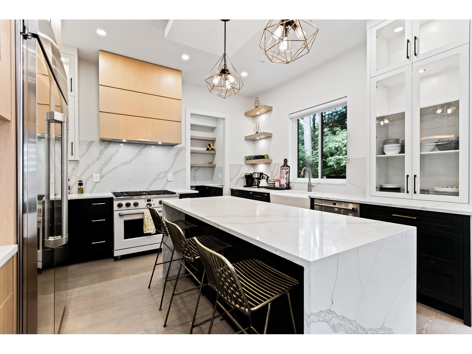 Photo 9 of 5673 Fairlight Crescent, Delta BC