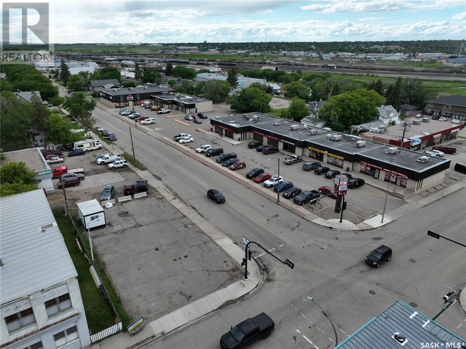Photo 14 of 401 Lillooet Street W, Moose Jaw SK