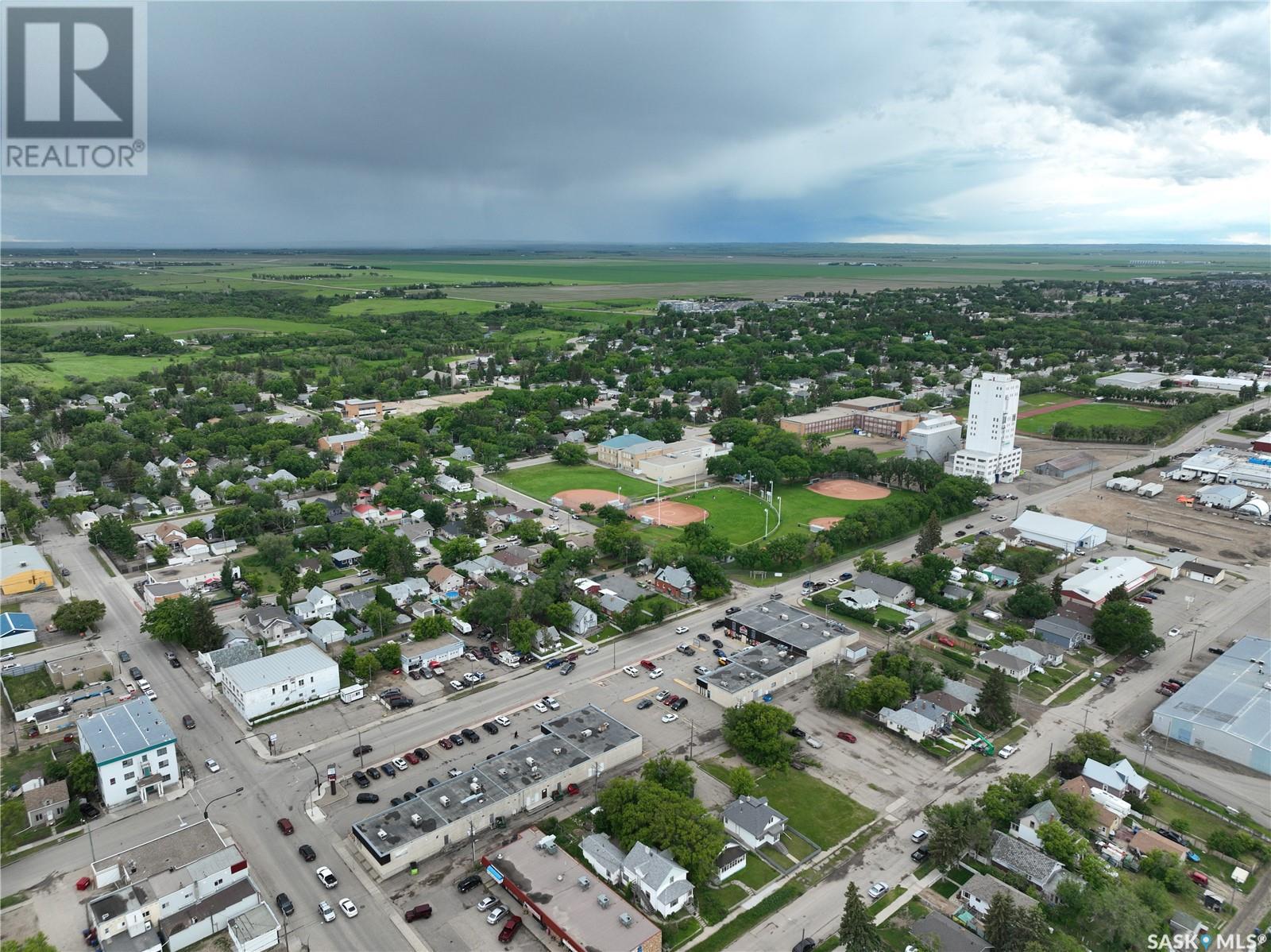 Photo 7 of 401 Lillooet Street W, Moose Jaw SK