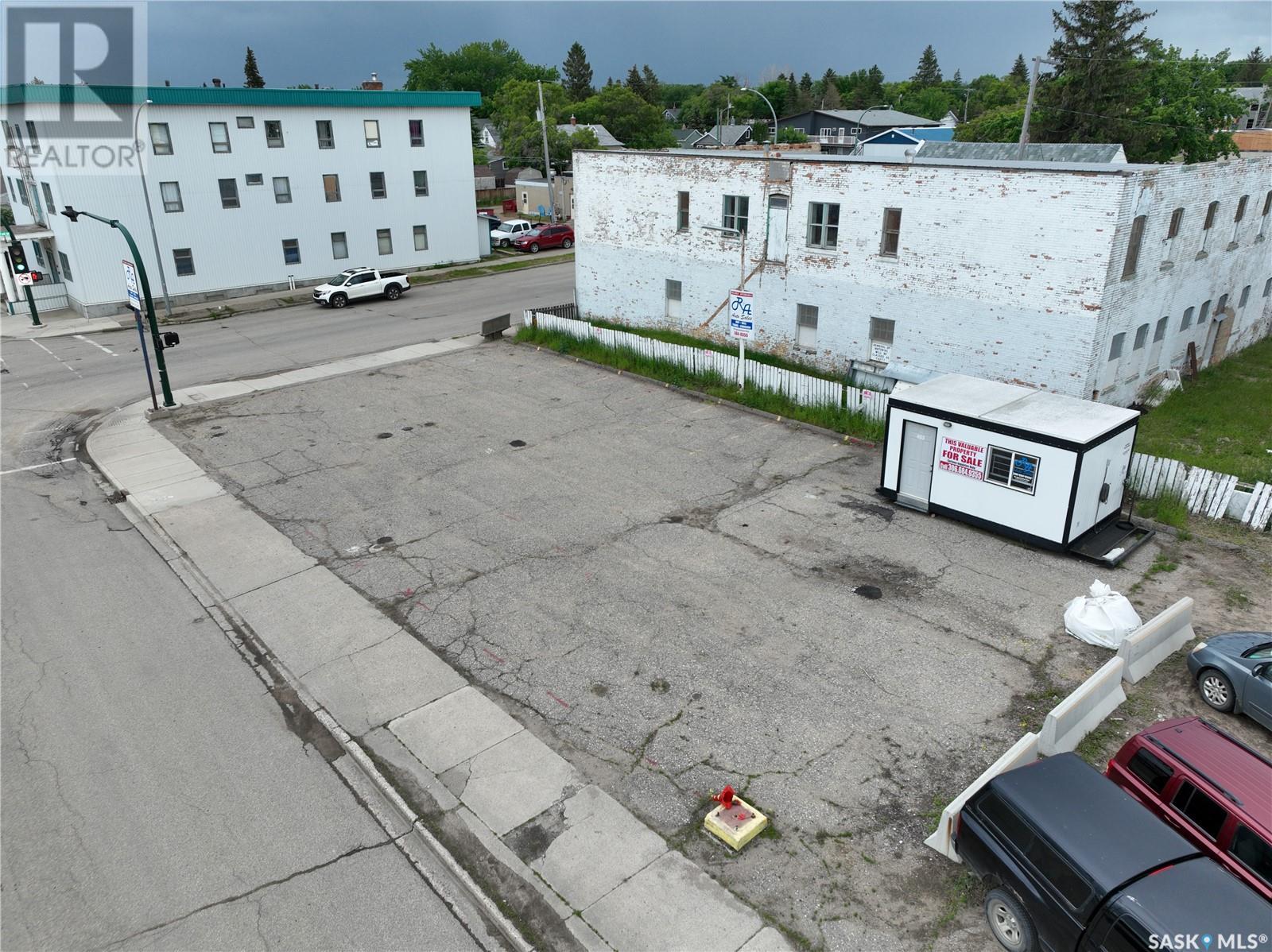 Photo 10 of 401 Lillooet Street W, Moose Jaw SK