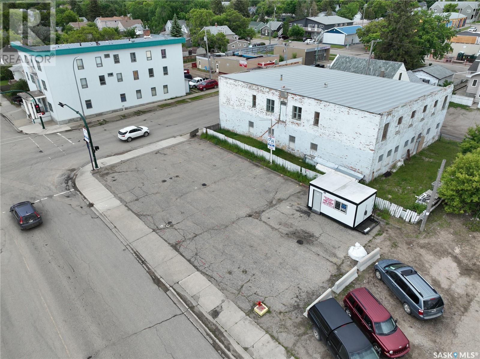 Photo 12 of 401 Lillooet Street W, Moose Jaw SK
