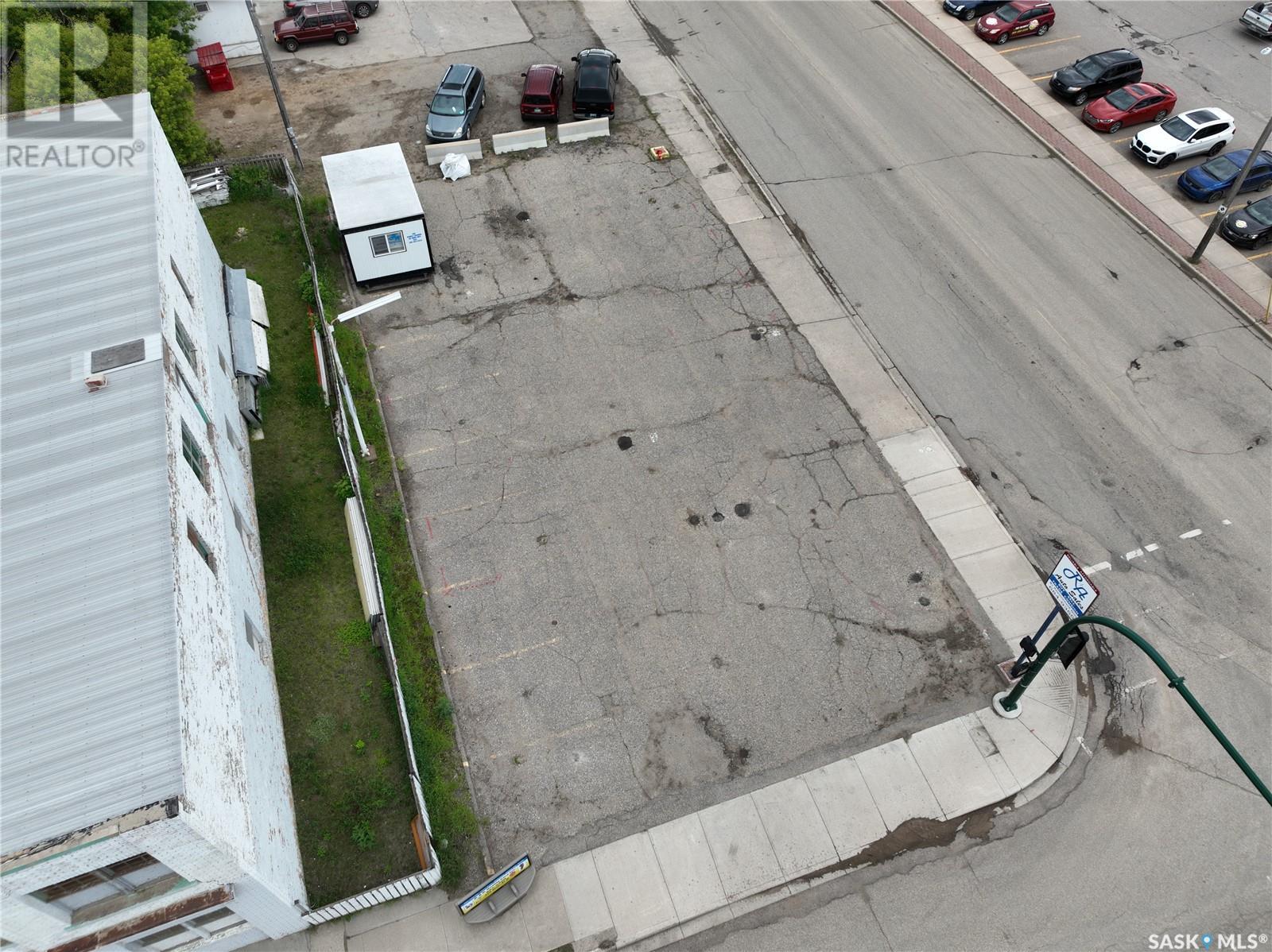 Photo 6 of 401 Lillooet Street W, Moose Jaw SK