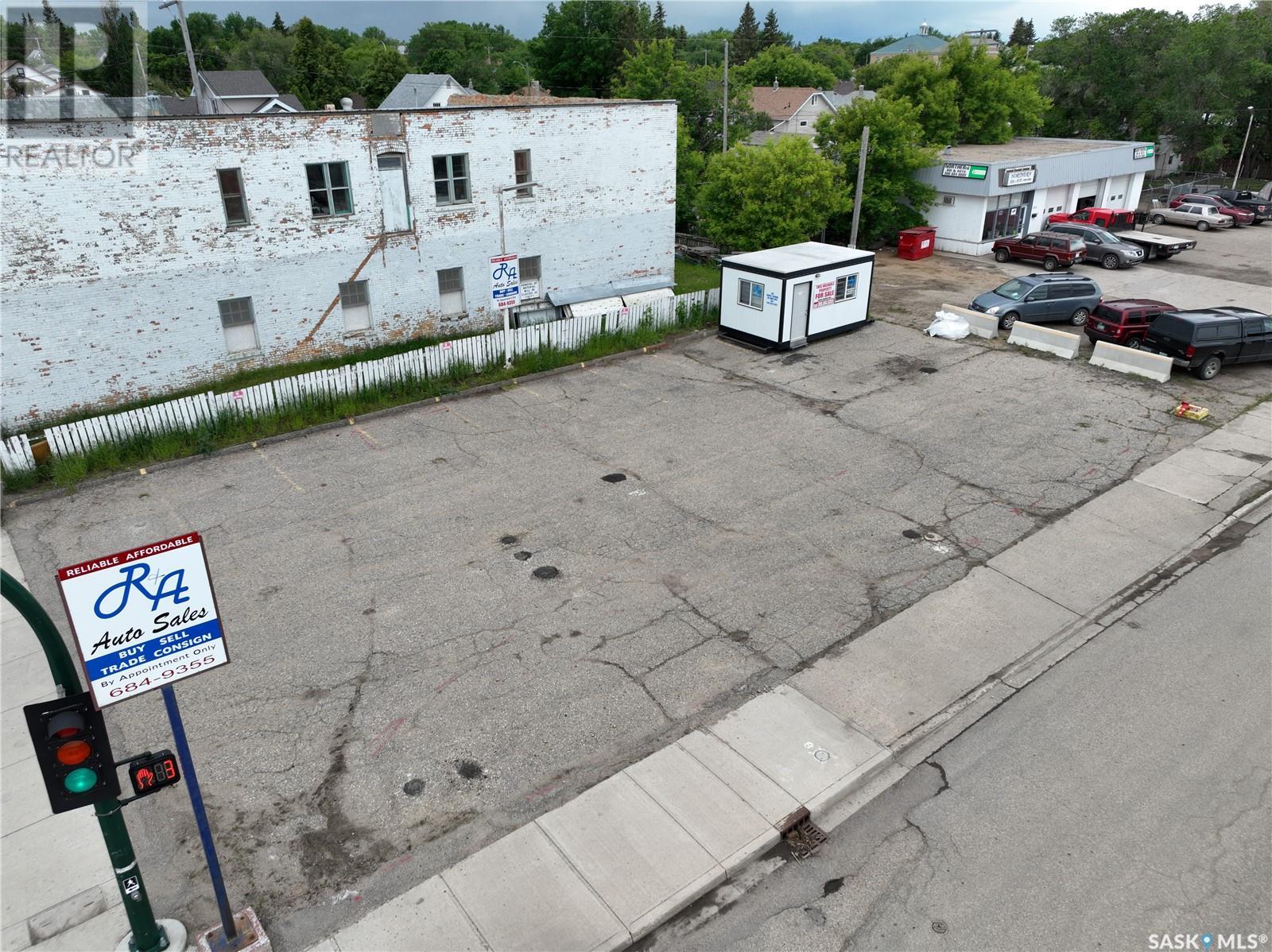 Photo 21 of 401 Lillooet Street W, Moose Jaw SK