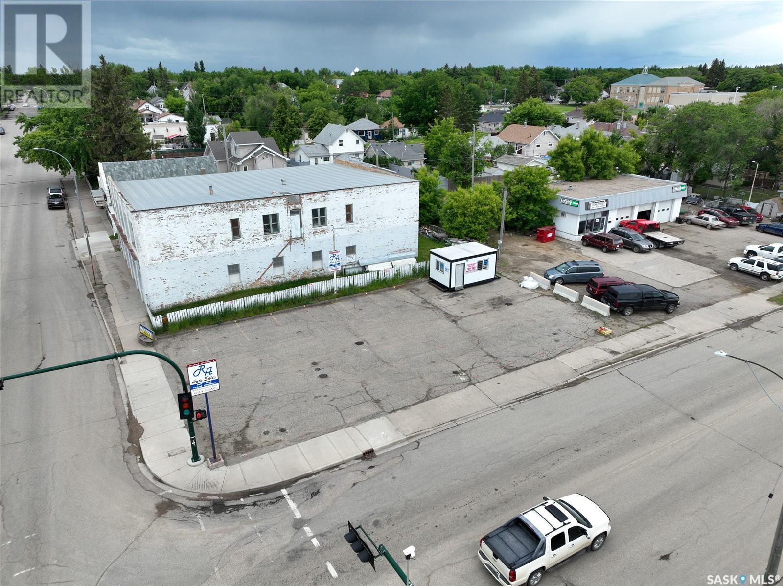 Photo 1 of 401 Lillooet Street W, Moose Jaw SK