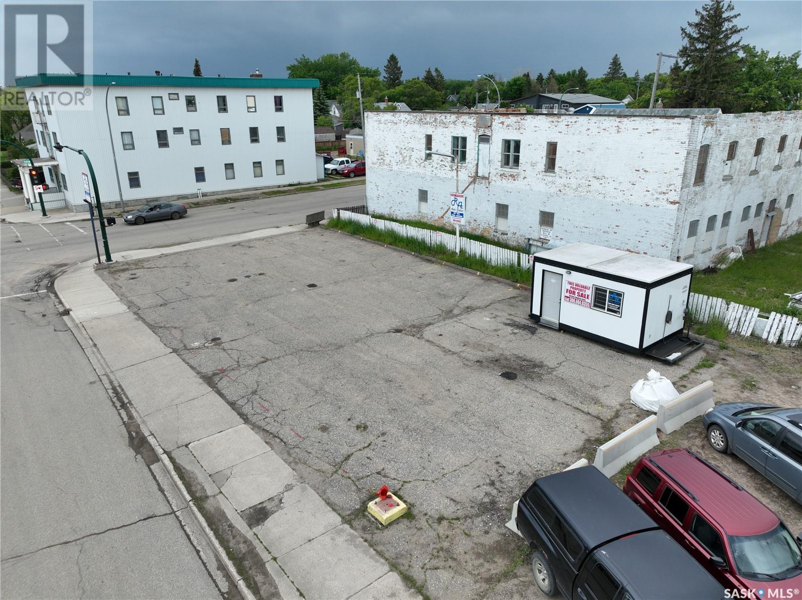 Photo 11 of 401 Lillooet Street W, Moose Jaw SK