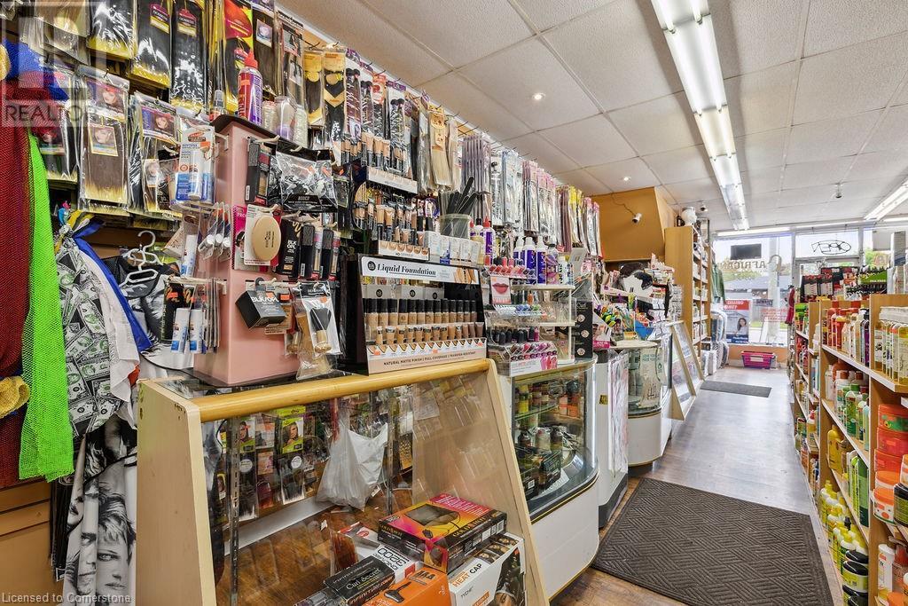 Photo 9 of 952 Upper Wellington Street, Hamilton ON