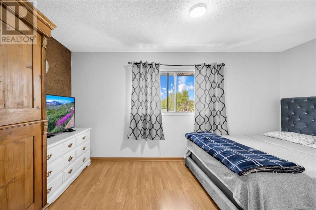 Single Family House for Sale in  Templegreen Road NE Temple Calgary 