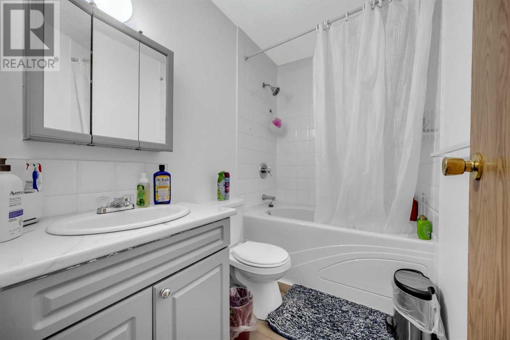 Single Family House for Sale in  Templegreen Road NE Temple Calgary 