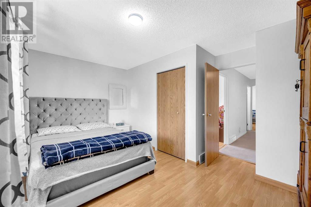 Single Family House for Sale in  Templegreen Road NE Temple Calgary 