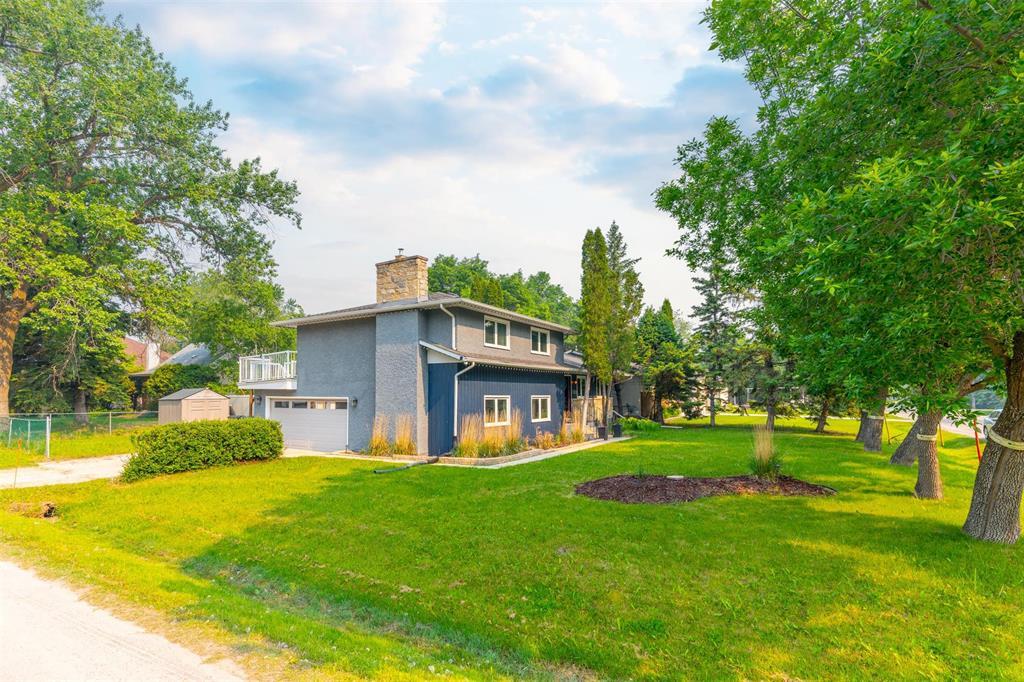 Photo 2 of 556 Greenbrier Avenue, Winnipeg MB