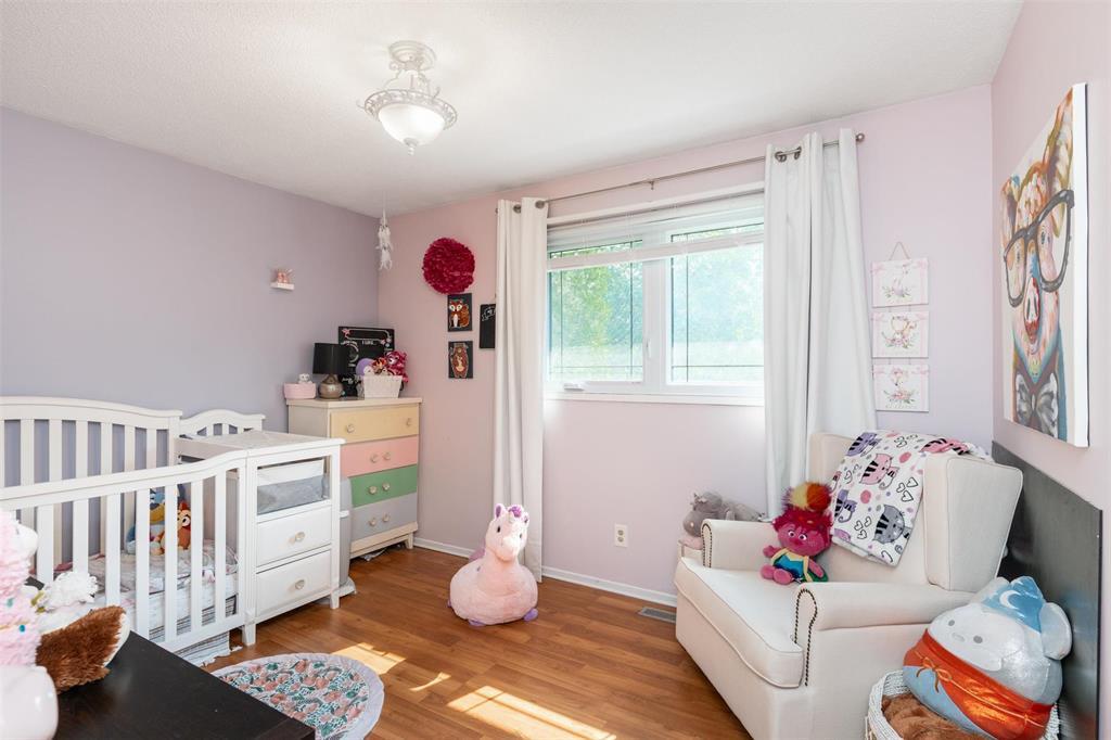 Photo 3 of 556 Greenbrier Avenue, Winnipeg MB