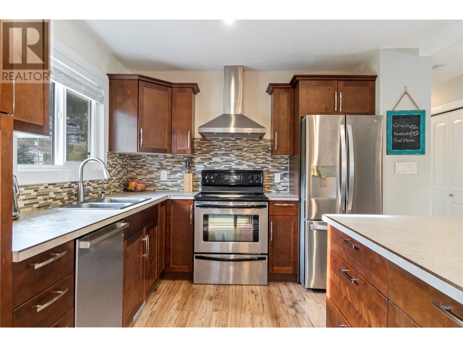  6046 Jackson Crescent, Peachland