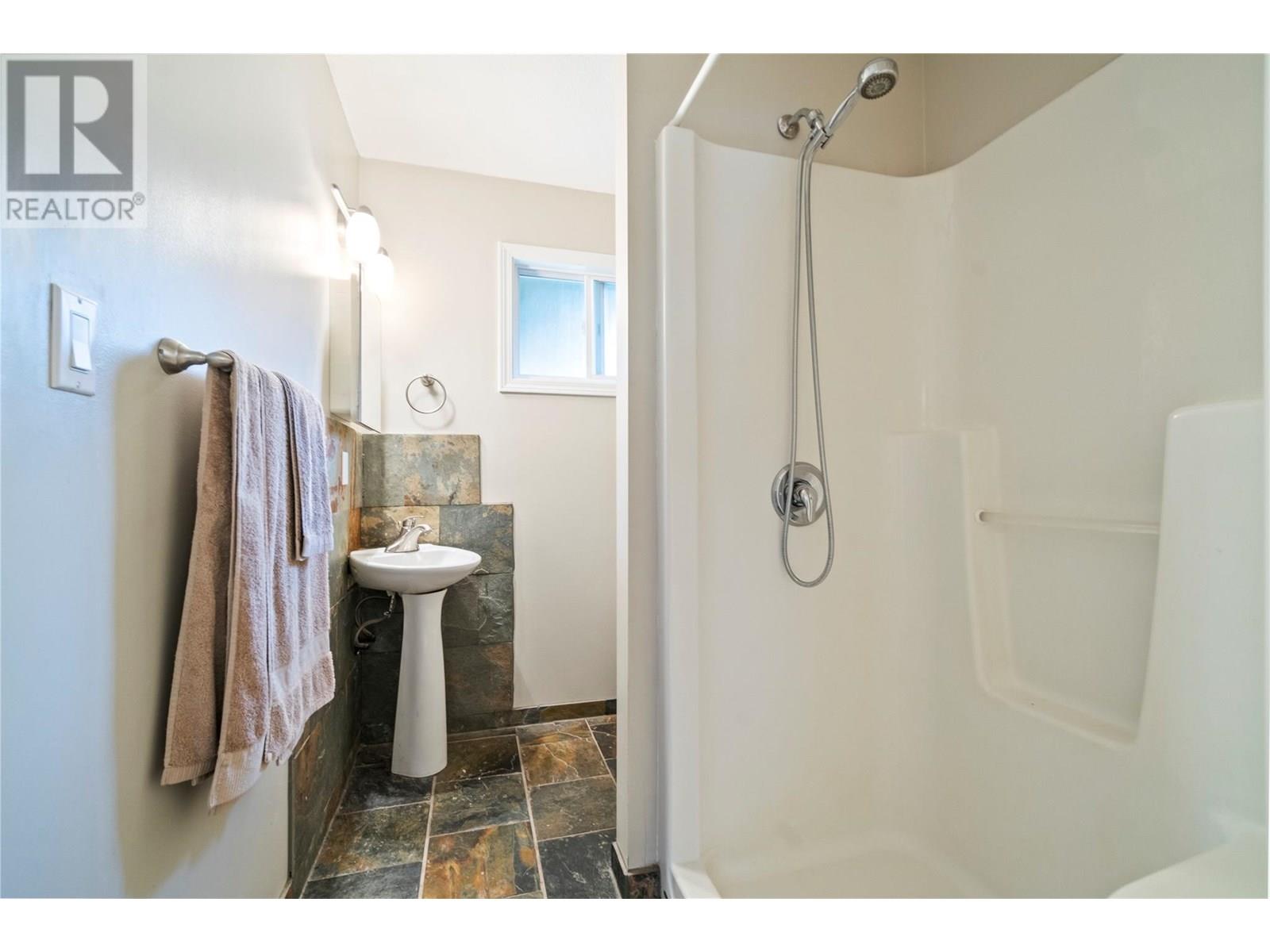  6046 Jackson Crescent, Peachland