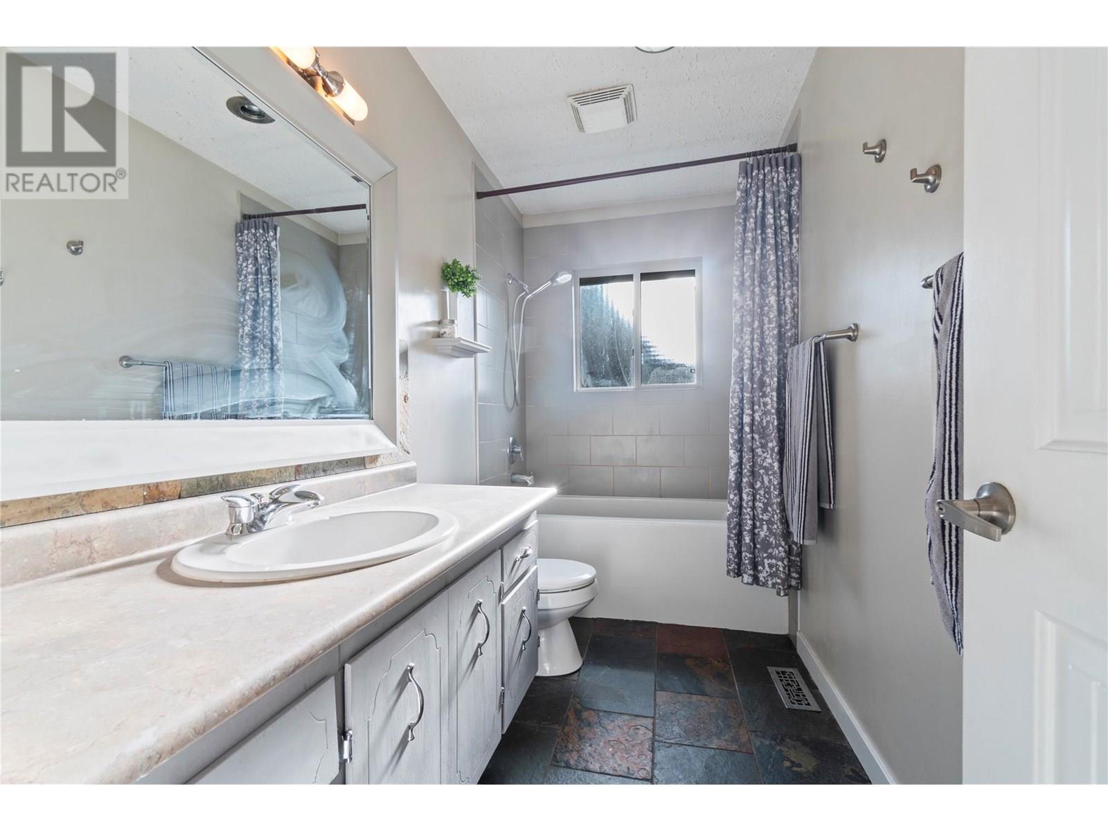  6046 Jackson Crescent, Peachland